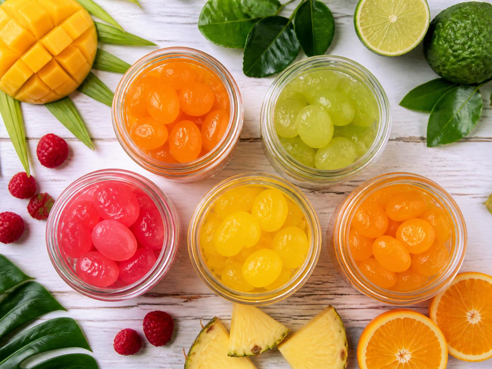 Enam toples manisan kolang kaling warna-warni